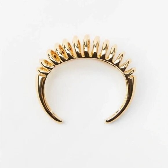 ✨✨ Zara Twisted Bracelet New No Tags ✨✨✨ Comes With Nice Gift Box 🎁 - Picture 3 of 6